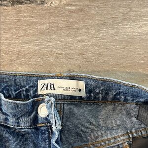 Zara The Petit Women’s Jeans in Light Blue Denim. Size 6